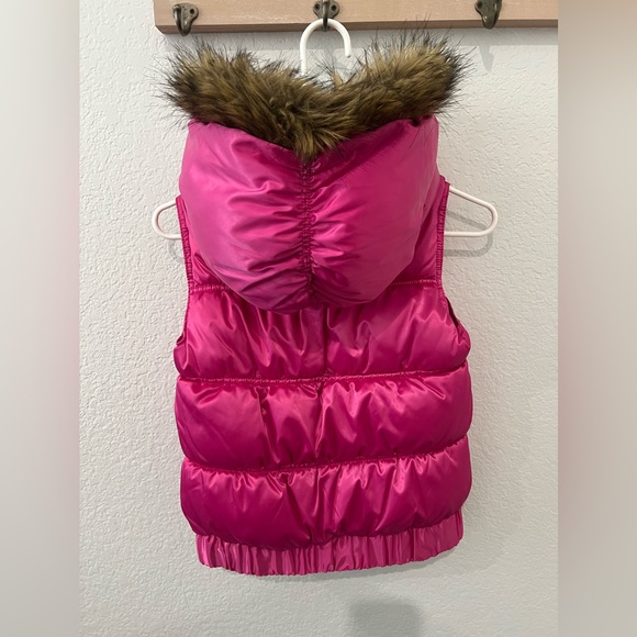 Kids Old Navy puffer vest - Picture 4 of 11